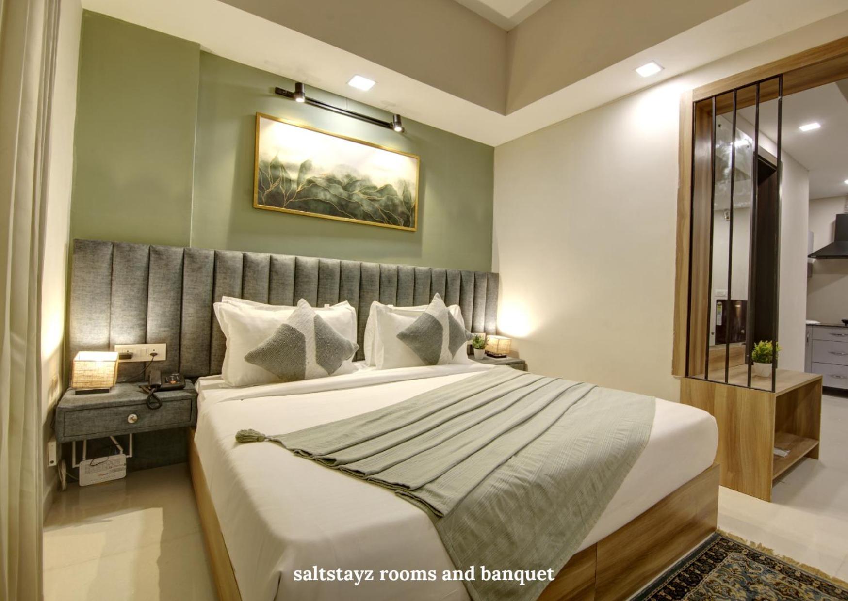 Saltstayz Premier Executive Serviced Apartment - Golf Course Extension Road Гургаон Экстерьер фото