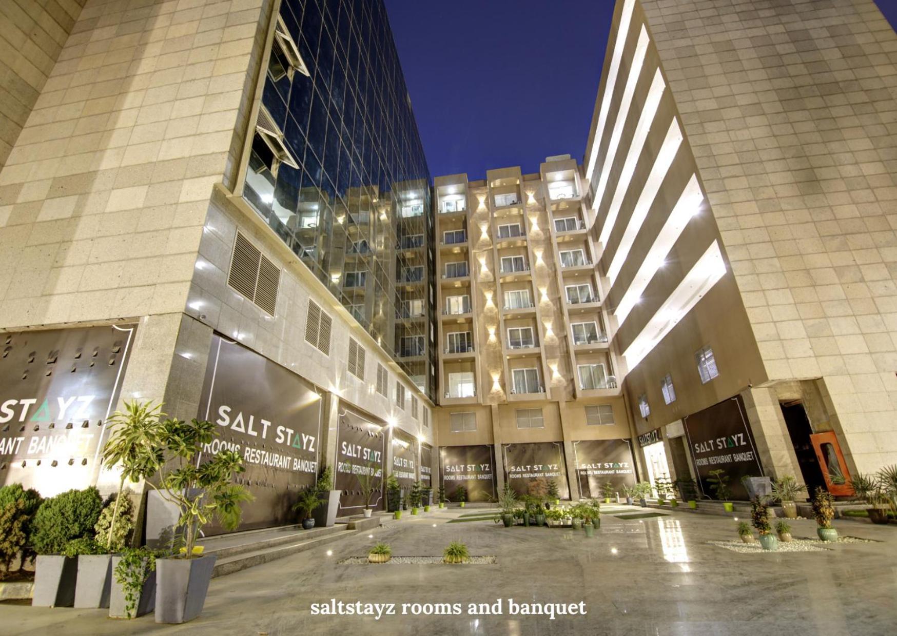 Saltstayz Premier Executive Serviced Apartment - Golf Course Extension Road Гургаон Экстерьер фото