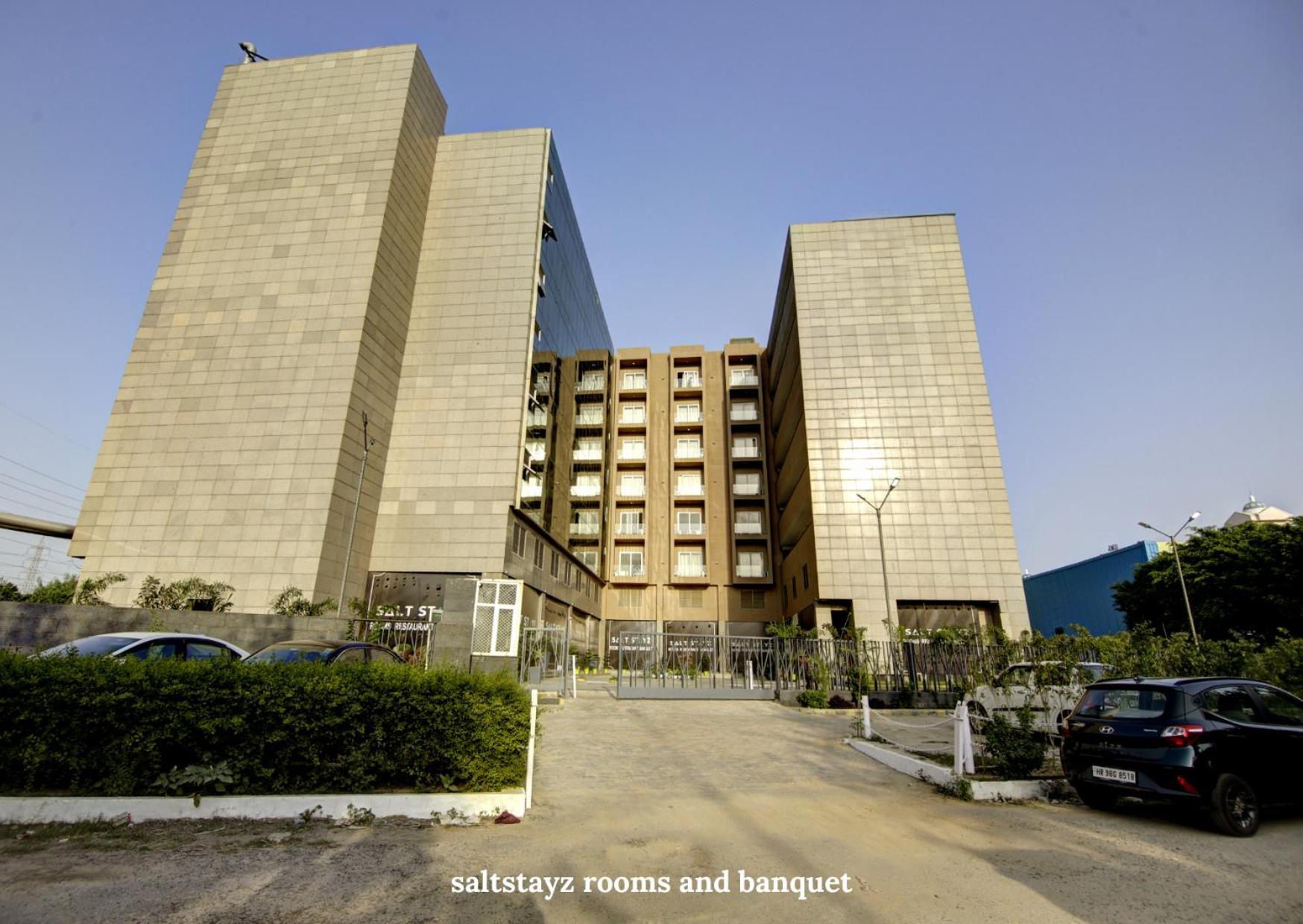 Saltstayz Premier Executive Serviced Apartment - Golf Course Extension Road Гургаон Экстерьер фото