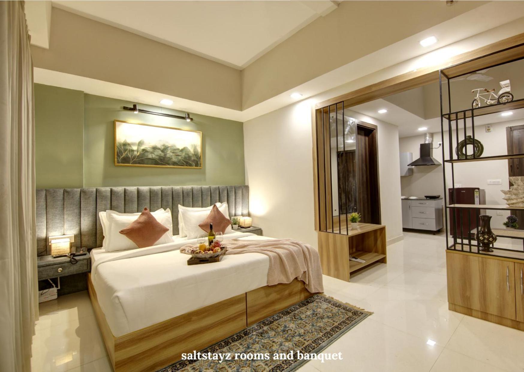 Saltstayz Premier Executive Serviced Apartment - Golf Course Extension Road Гургаон Экстерьер фото