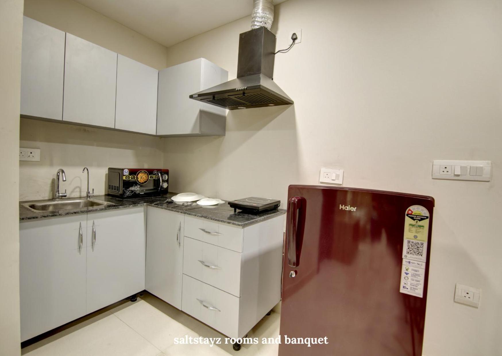 Saltstayz Premier Executive Serviced Apartment - Golf Course Extension Road Гургаон Экстерьер фото