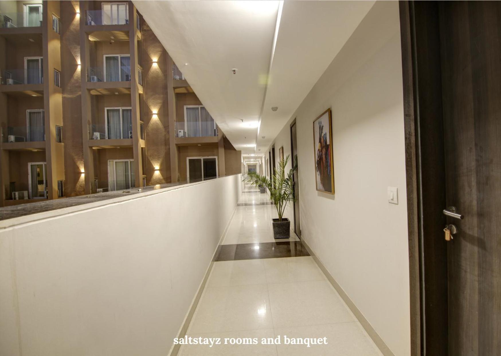 Saltstayz Premier Executive Serviced Apartment - Golf Course Extension Road Гургаон Экстерьер фото