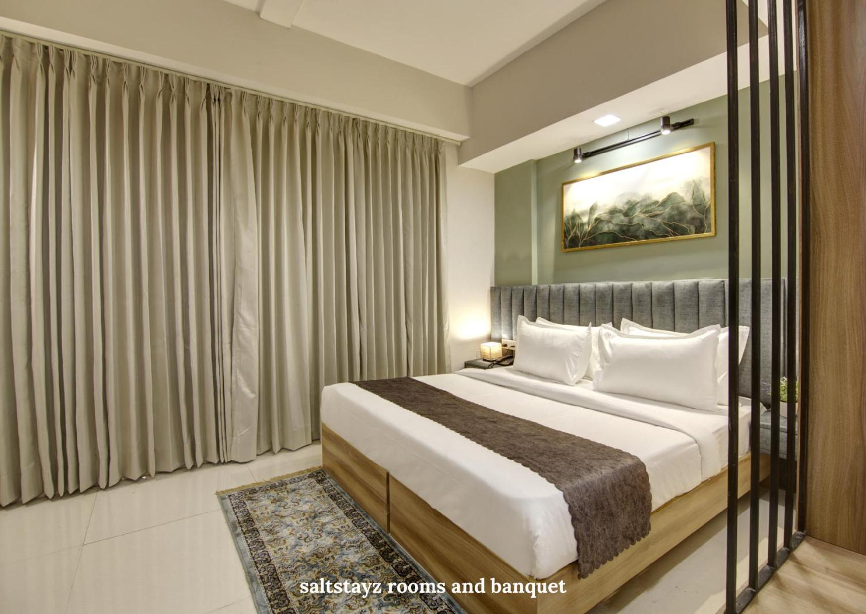 Saltstayz Premier Executive Serviced Apartment - Golf Course Extension Road Гургаон Экстерьер фото