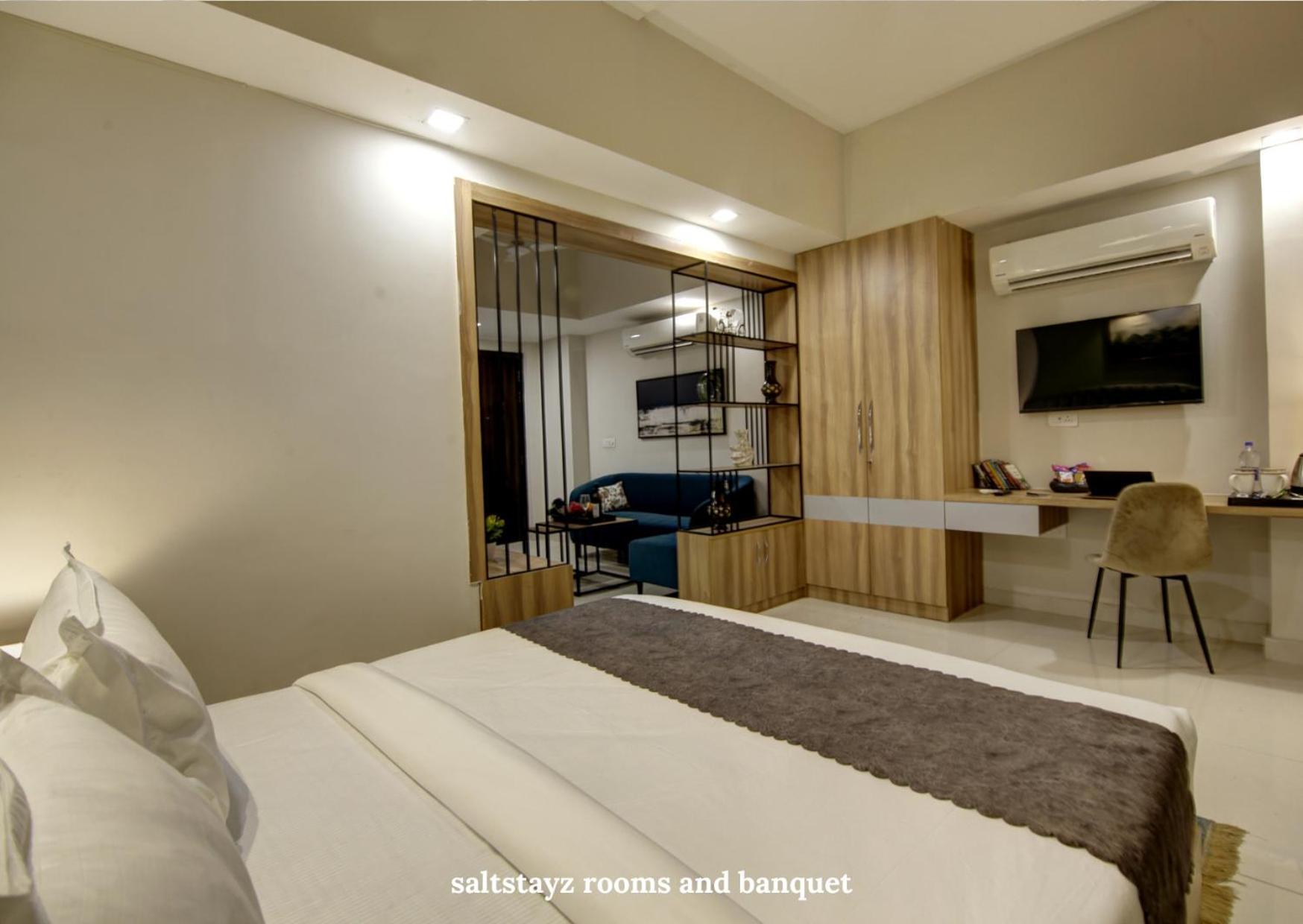 Saltstayz Premier Executive Serviced Apartment - Golf Course Extension Road Гургаон Экстерьер фото