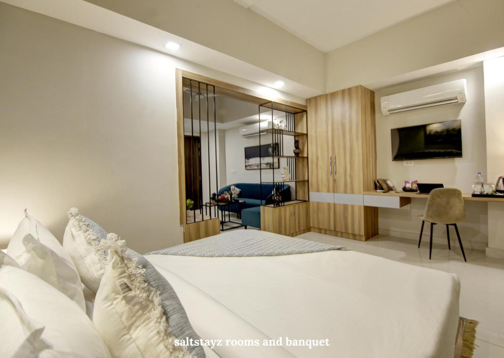Saltstayz Premier Executive Serviced Apartment - Golf Course Extension Road Гургаон Экстерьер фото