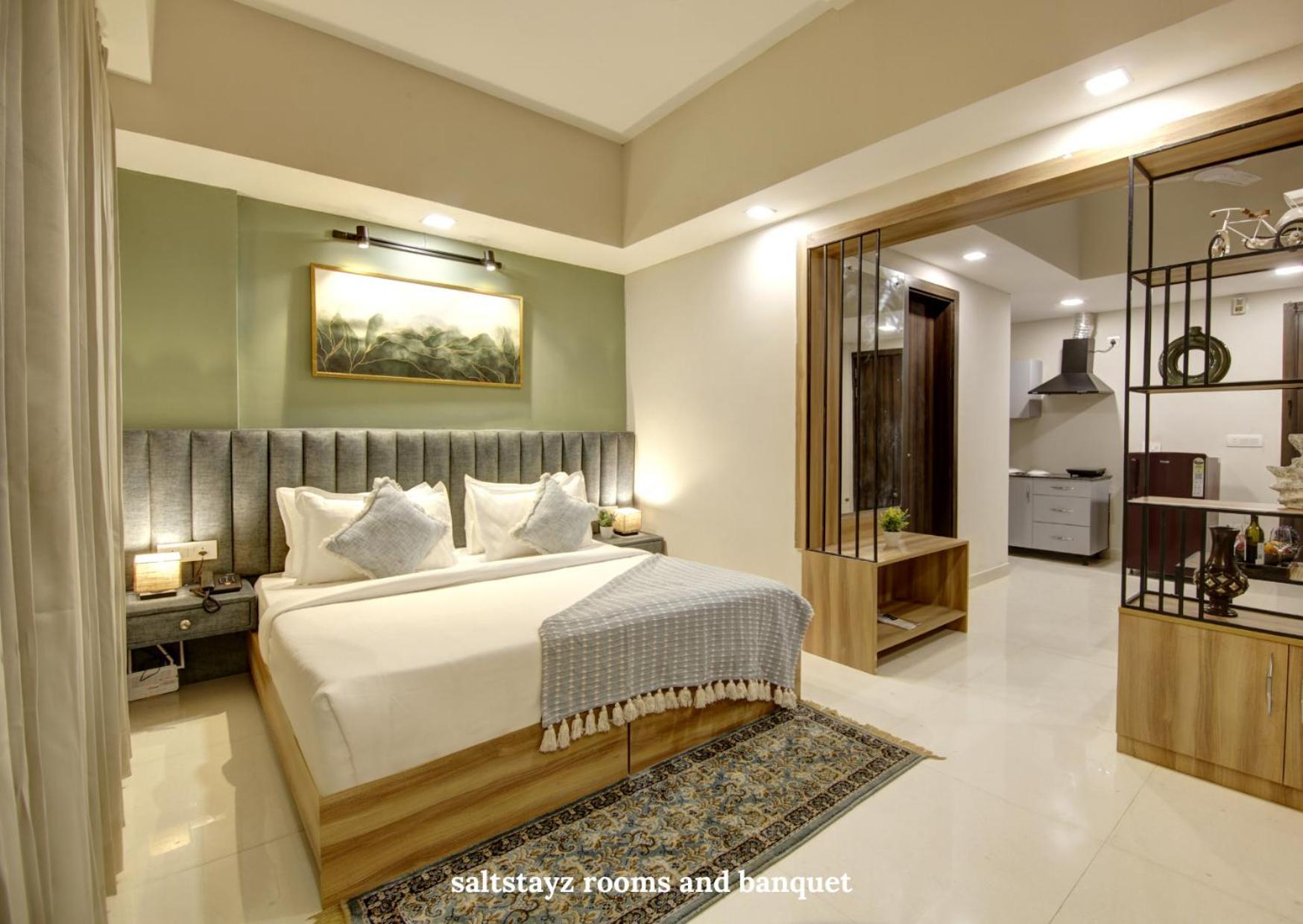 Saltstayz Premier Executive Serviced Apartment - Golf Course Extension Road Гургаон Экстерьер фото